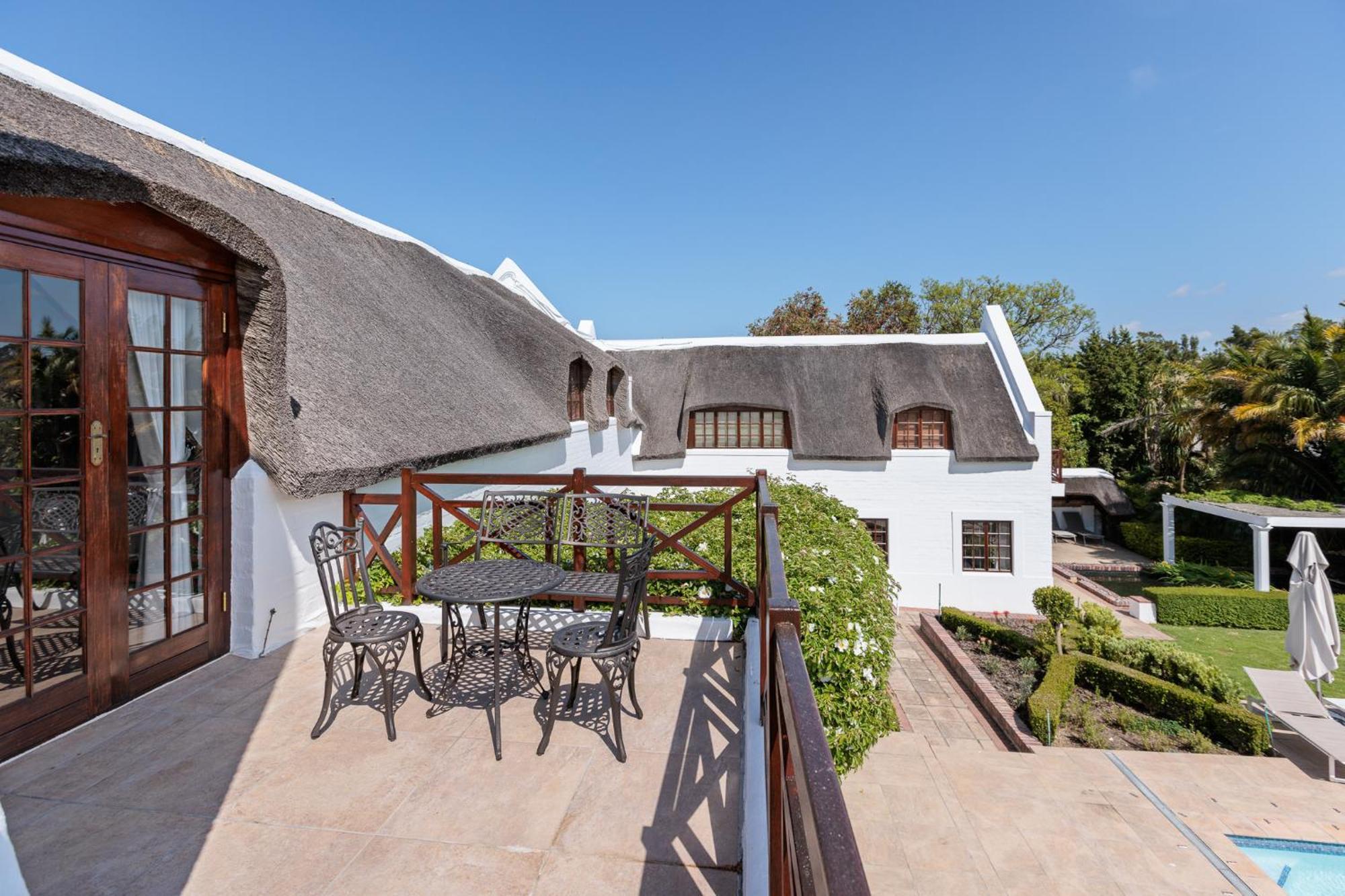 Die Rietdak - Reetdachhaus Mit Vier Schlafzimmern Cape Town Exterior foto