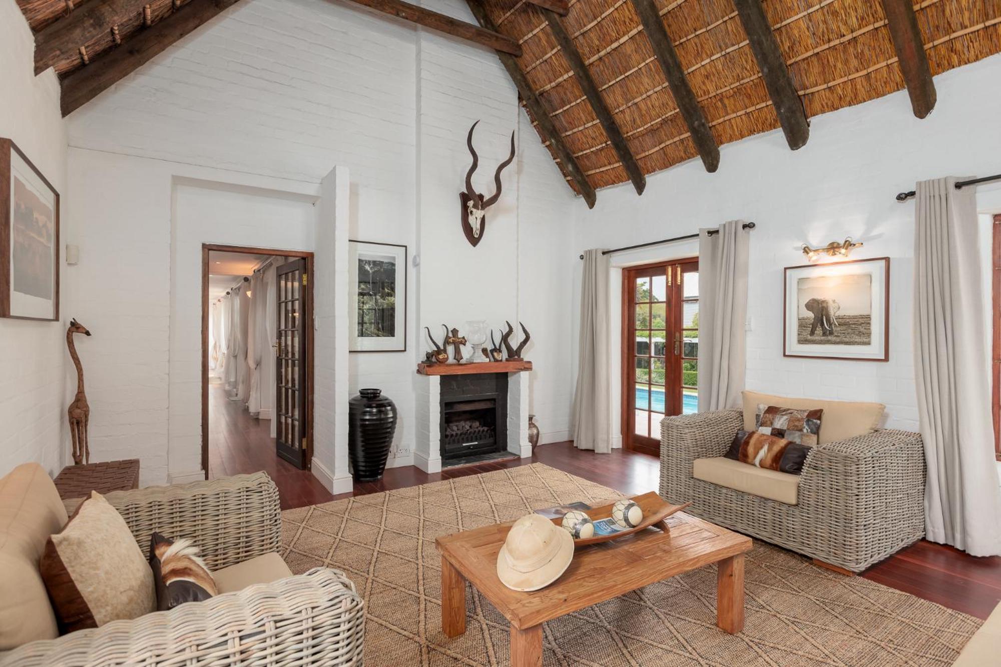 Die Rietdak - Reetdachhaus Mit Vier Schlafzimmern Cape Town Exterior foto